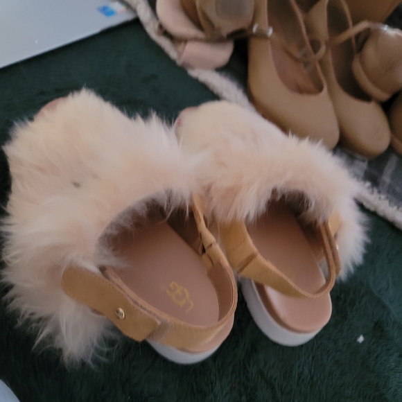 Sandals - Picture 3 of 3